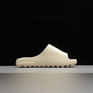 YEEZY SLIDE